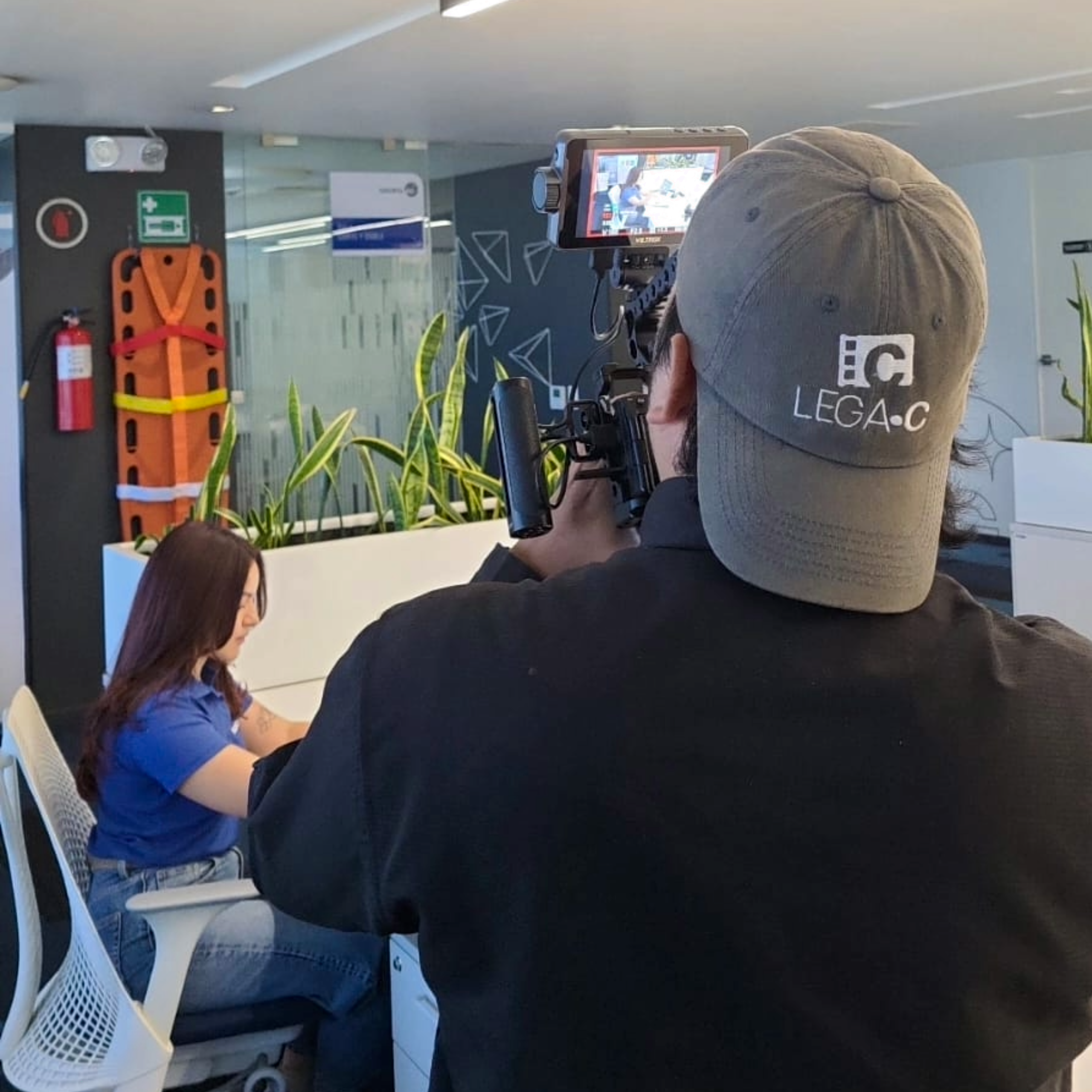 Grabación de escenas corporativas en oficinas de Grupo AG para el desarrollo de cursos virtuales y plataformas eLearning.